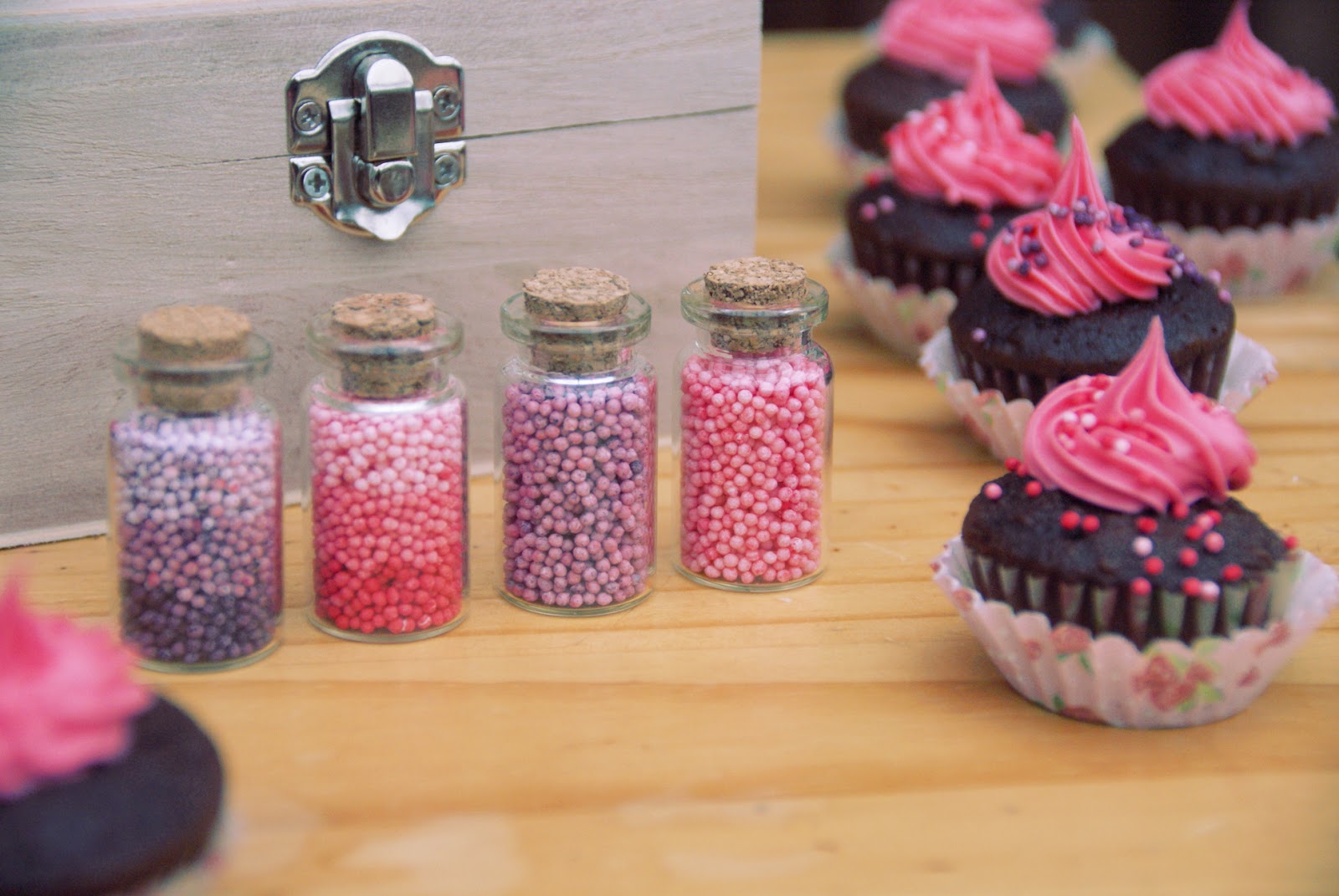 http://www.ablackbirdsepiphany.co.uk/2014/01/colour-your-own-sprinkles-i-was-very.html