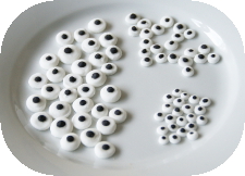 http://www.ablackbirdsepiphany.co.uk/2014/09/halloween-monster-eye-cookies-candy-eye.html