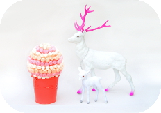 http://www.ablackbirdsepiphany.co.uk/2013/12/how-to-make-mini-marshmallow-topiary.html