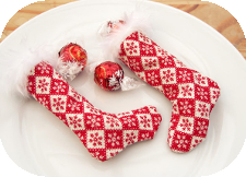 http://www.ablackbirdsepiphany.co.uk/2013/12/tiny-christmas-stocking-favours.html
