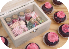 http://www.ablackbirdsepiphany.co.uk/2014/02/tiny-cupcake-gift-box.html