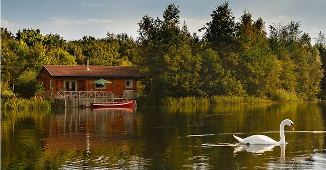 https://loghouseholidays.co.uk/montys-retreat/